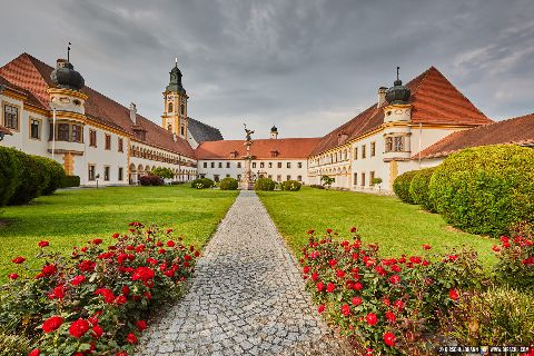 Gemeinde Reichersberg Bezirk Ried Augustiner-Chorherrenstift Reichersberg (Dirschl Johann) Österreich RI